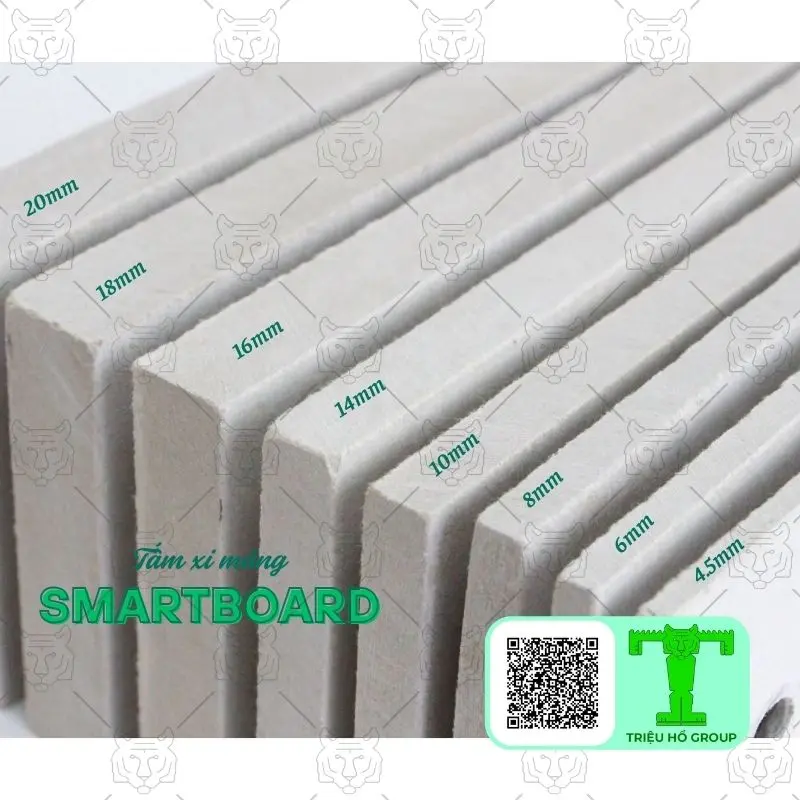 Cận cảnh nhiều tấm smartboard với các độ dày khác nhau, được dán nhãn từ 4.5mm đến 20mm