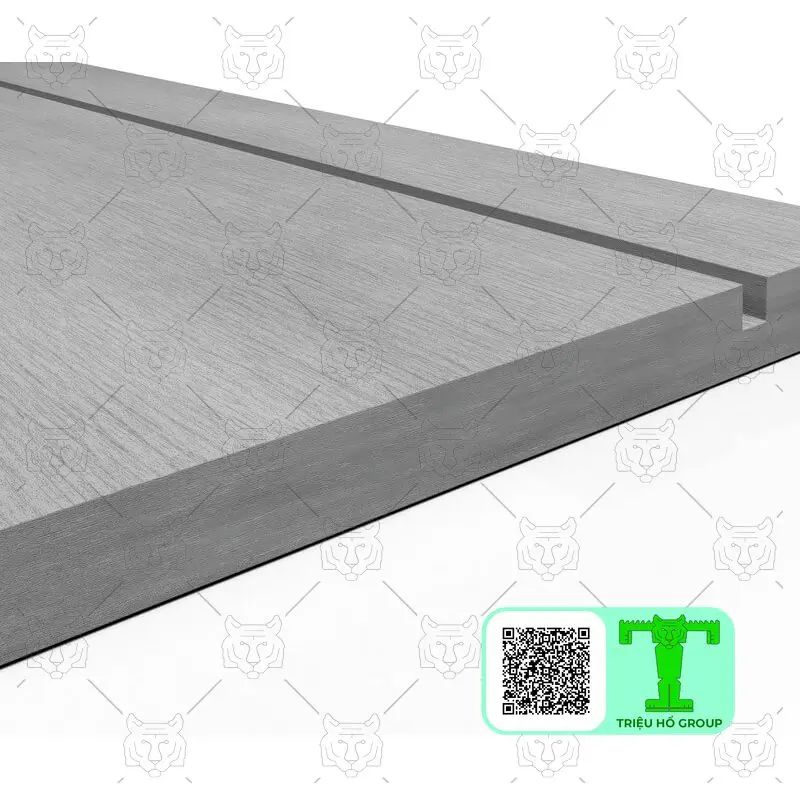 Tấm ván giả gỗ màu xám với vân gỗ và một rãnh dọc theo cạnh